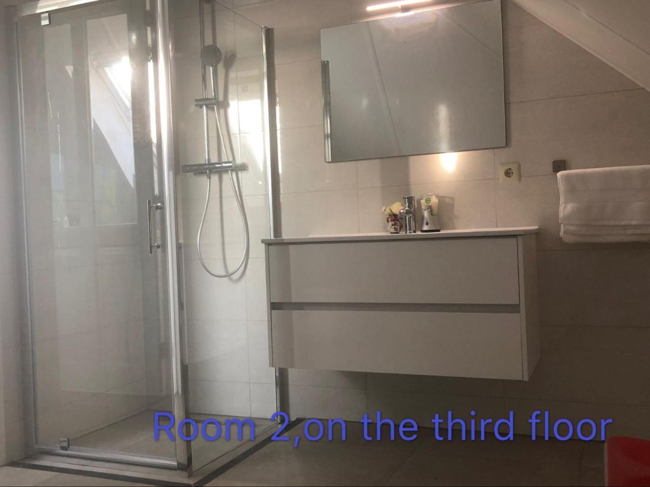 Nancy In Holland Met Eigen Badkamer , Independent Bathroom Aalten