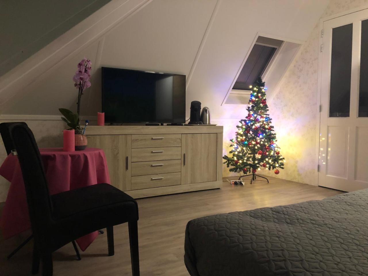 Nancy In Holland Met Eigen Badkamer , Independent Bathroom Bed & Breakfast Aalten