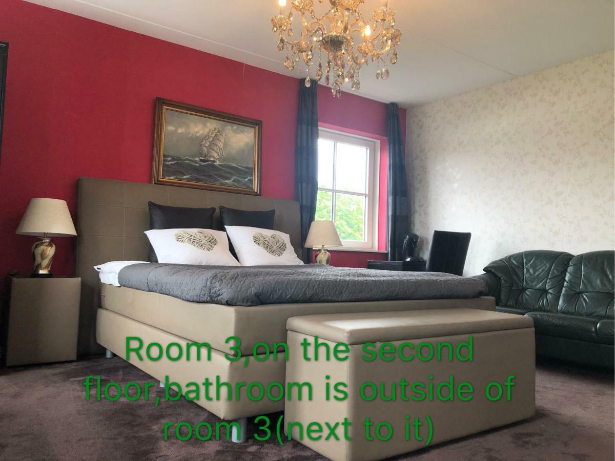 Nancy In Holland Met Eigen Badkamer , Independent Bathroom